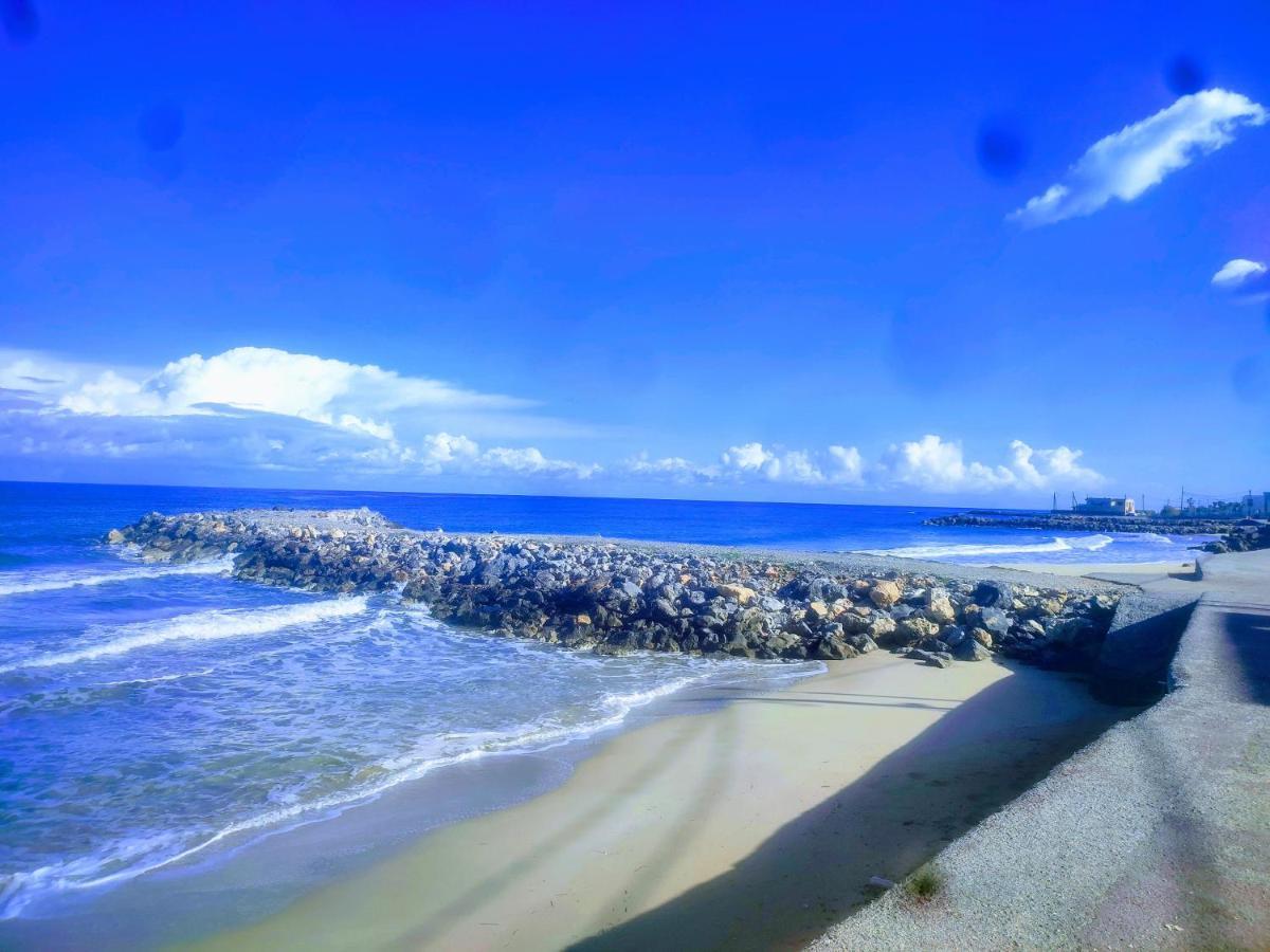 Niros Beachfront Aparthotel Kokkini Hani Dış mekan fotoğraf