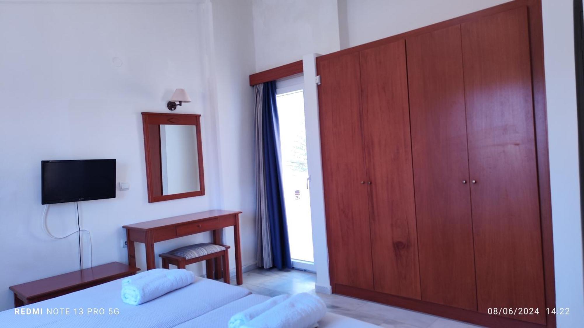 Niros Beachfront Aparthotel Kokkini Hani Dış mekan fotoğraf