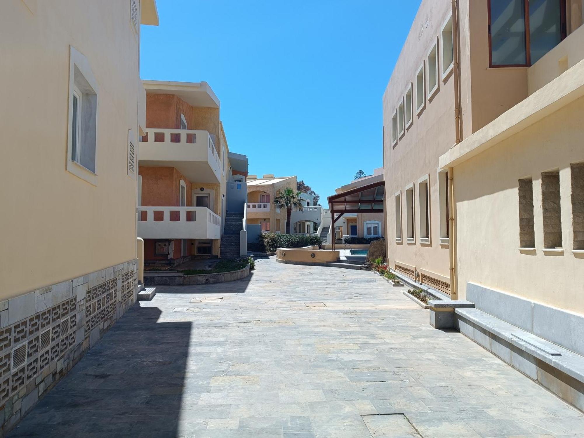 Niros Beachfront Aparthotel Kokkini Hani Dış mekan fotoğraf