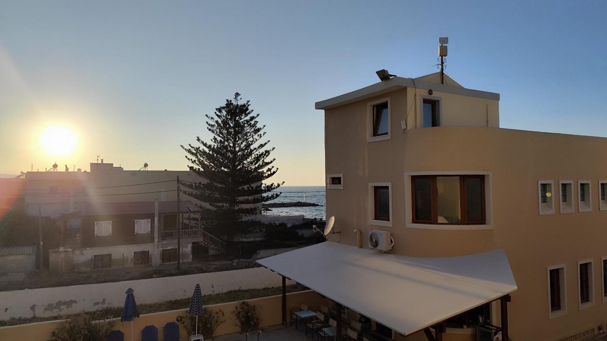 Niros Beachfront Aparthotel Kokkini Hani Dış mekan fotoğraf